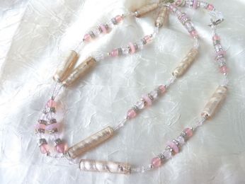 collier en verre de murano couleur rose, jolie composition de perles de diverses formes, modelle unique