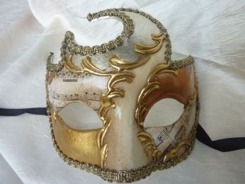 masque loup à forme de lune,feuille d'or, argent et cuivre, reproductions du papier music