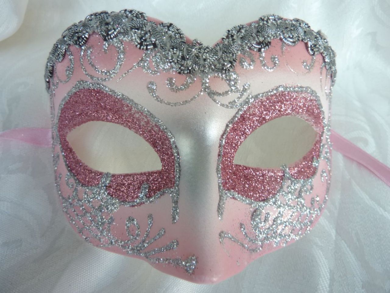 masque loup dÃ©corÃ© main avec paillettes rose, glitter argent, gallon argentÃ©