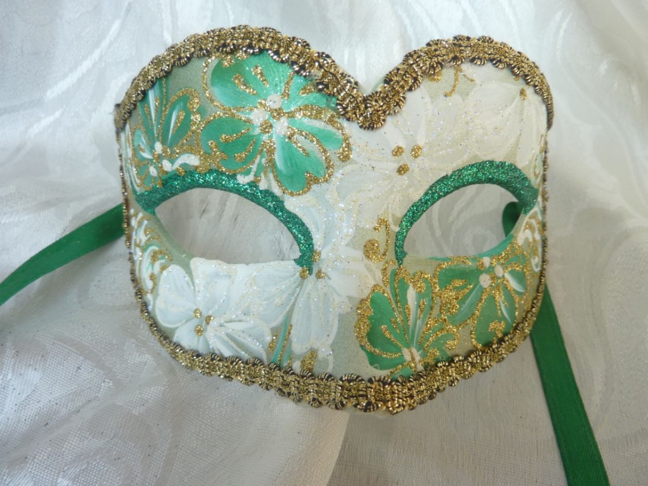 masque loup dÃ©coration fait main avec fleur, glitter et gallon dorÃ©, ruban vert