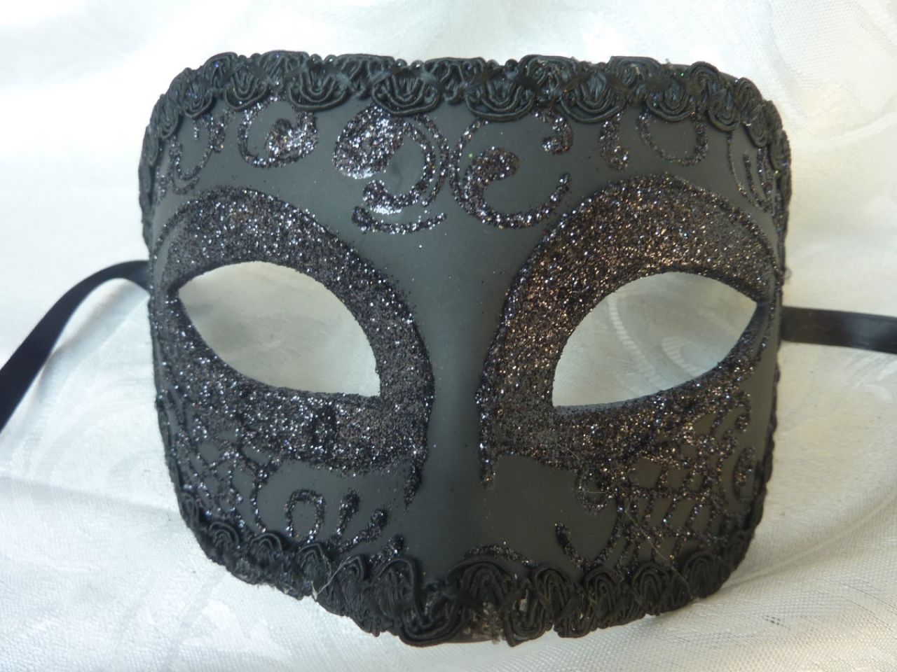 masque loup noir avec pailletes et gallon, décoré à la main 