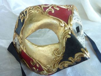 masque loup en papier mâche, fait main, decoration à losange , feuille d'or, papier musique