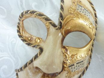 masque visage lune dÃ©corÃ© Ã  la main, feuille d'or, papier musique, gallon or et noir