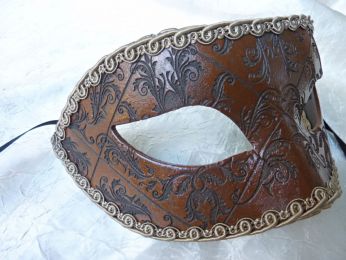 masque loup couleur cuir marron en papier imprimÃ© avec motif renaissance, gallon