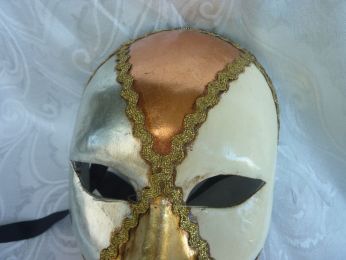 masque visage à losange feuille d'or , d'argent et cuivre, papier mâche, fait main