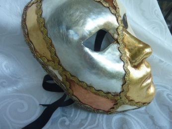 masque visage à losange feuille d'or , d'argent et cuivre, papier mâche, fait main